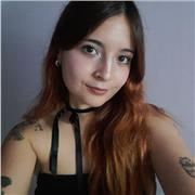 Profesora de inglés imparte clases para niños y niñas de todas las edades y niveles educativos